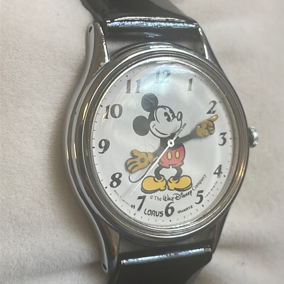 New Disney RETRO MICKEY lorus watch - Picture 3 of 8